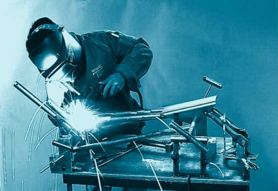 welding.jpg (27090 bytes)
